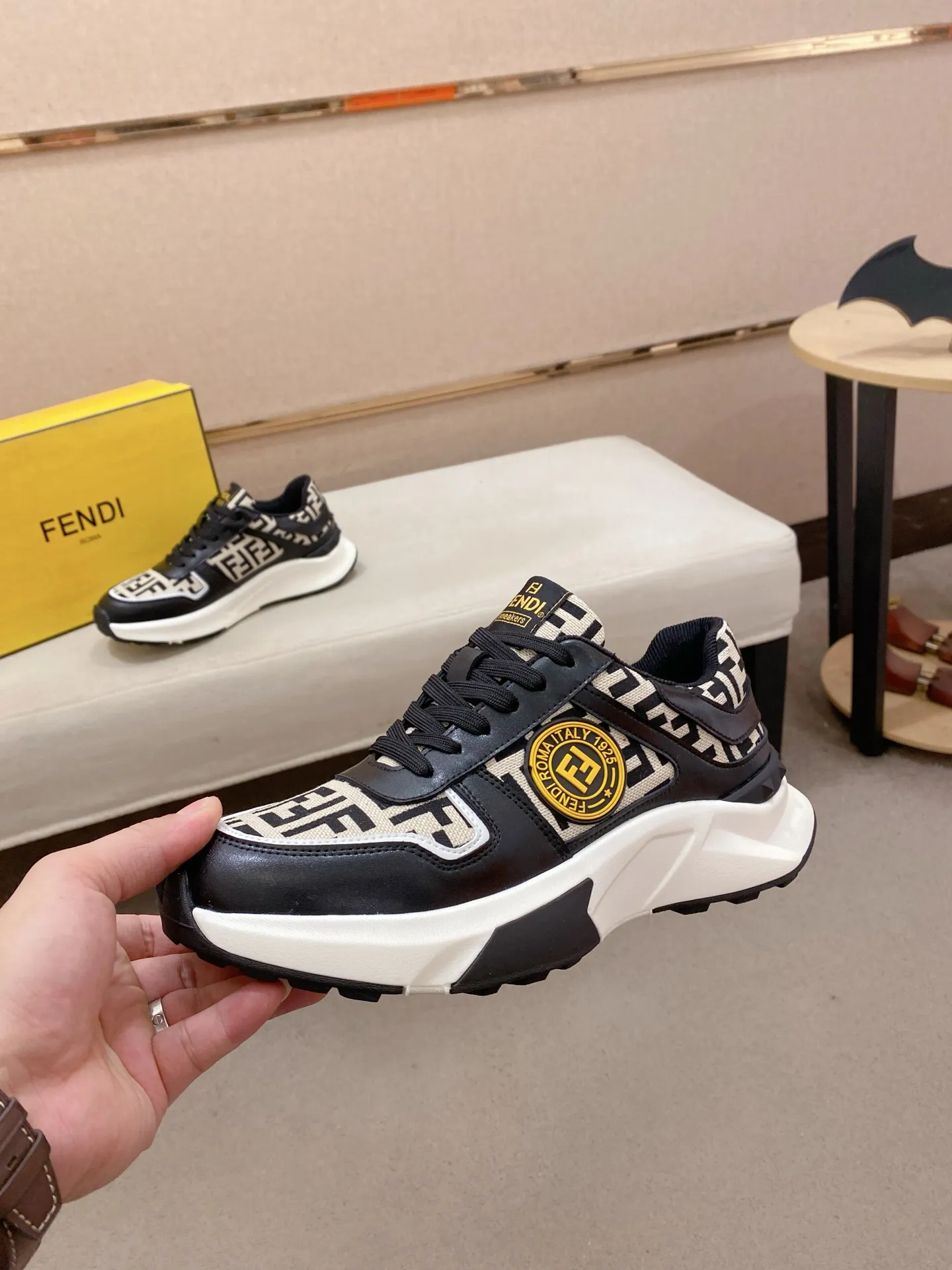 Men's shoes 💰 462💰 (fendi) New style 👊🏻 upper 🇮🇹 imported cowhide fabric 🇩🇪 lining imported sheepskin lining. The original outsole is molded to highlight the identity of every man, and the upper foot is elegant and stable🚶🏻🚶🏻The high-end custom counters reproduce the original version📯No matter the wind or rain, the shoe last remains unchanged and can withstand the verification of time🔍️,🔵 Size: 38-44